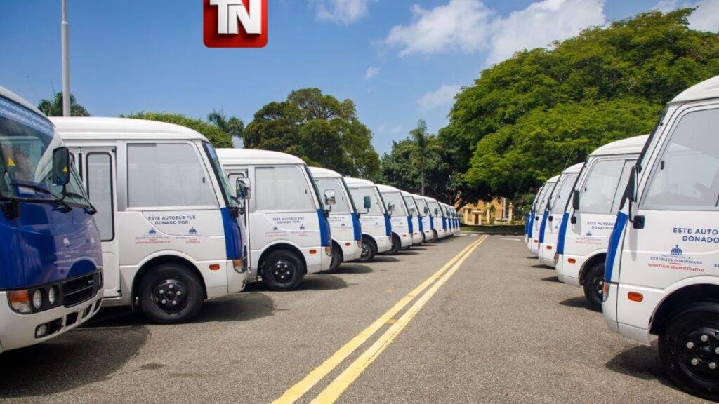 Presidente Abinader transforma la movilidad universitaria con la entrega de 40 nuevos autobuses en beneficio de miles de estudiantes de todo el país