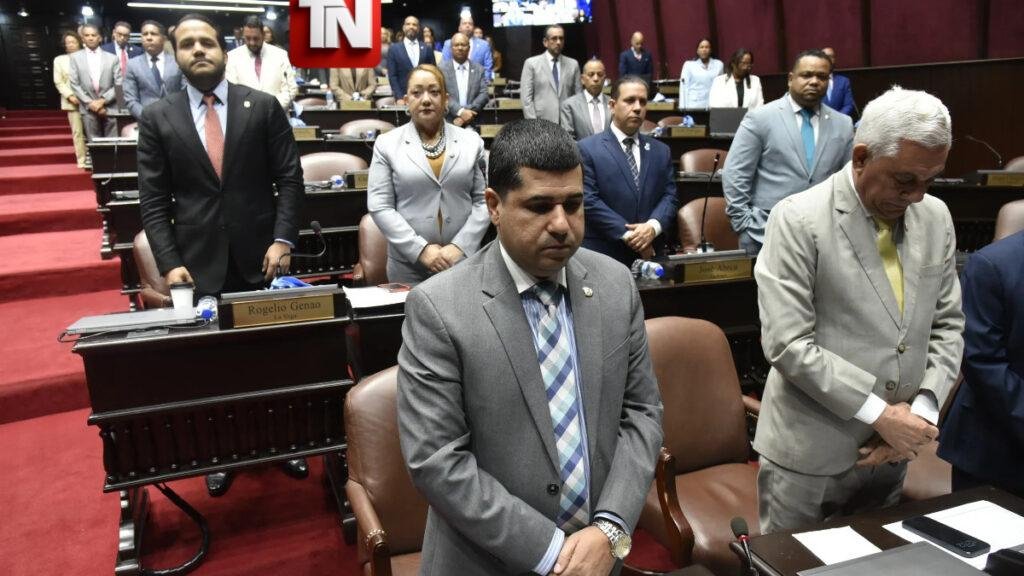 Diputados reconocen a Ramón Orlando por sus 50 años de trayectoria artística