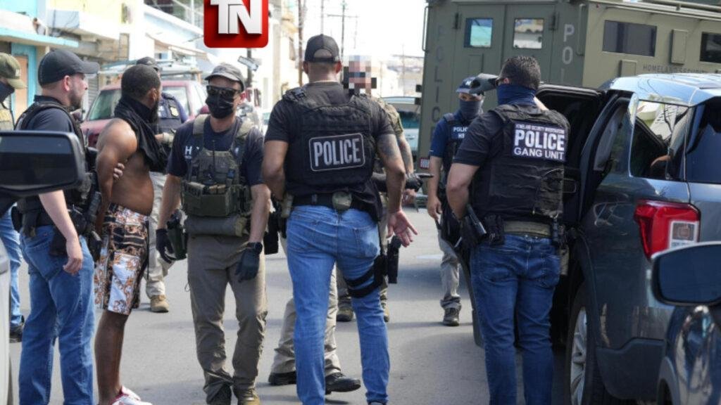 Agentes de ICE irrumpen en torneo de dominó en Puerto Rico y exigen documentos a dominicanos