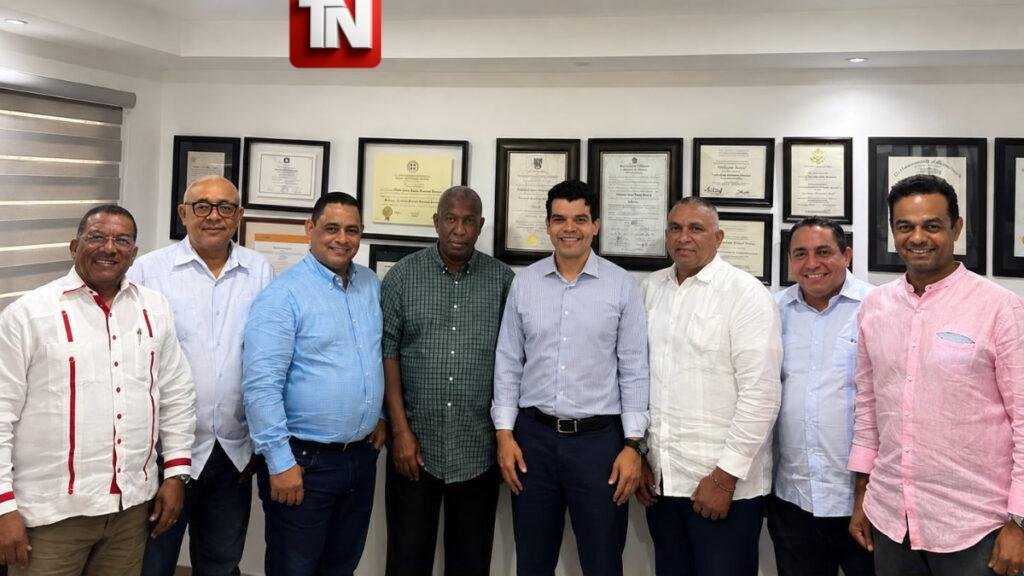 Cinco exdiputados se suman al proyecto presidencial de Wellington Arnaud